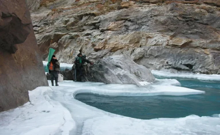 frozen-river-trek9